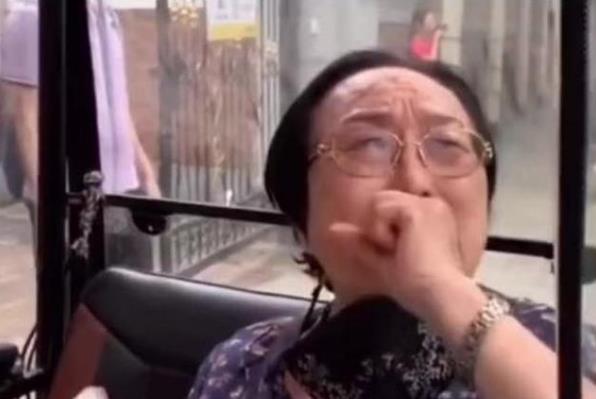 老花鏡不能隨意佩戴，按照年齡度數購買(mǎi)不準確