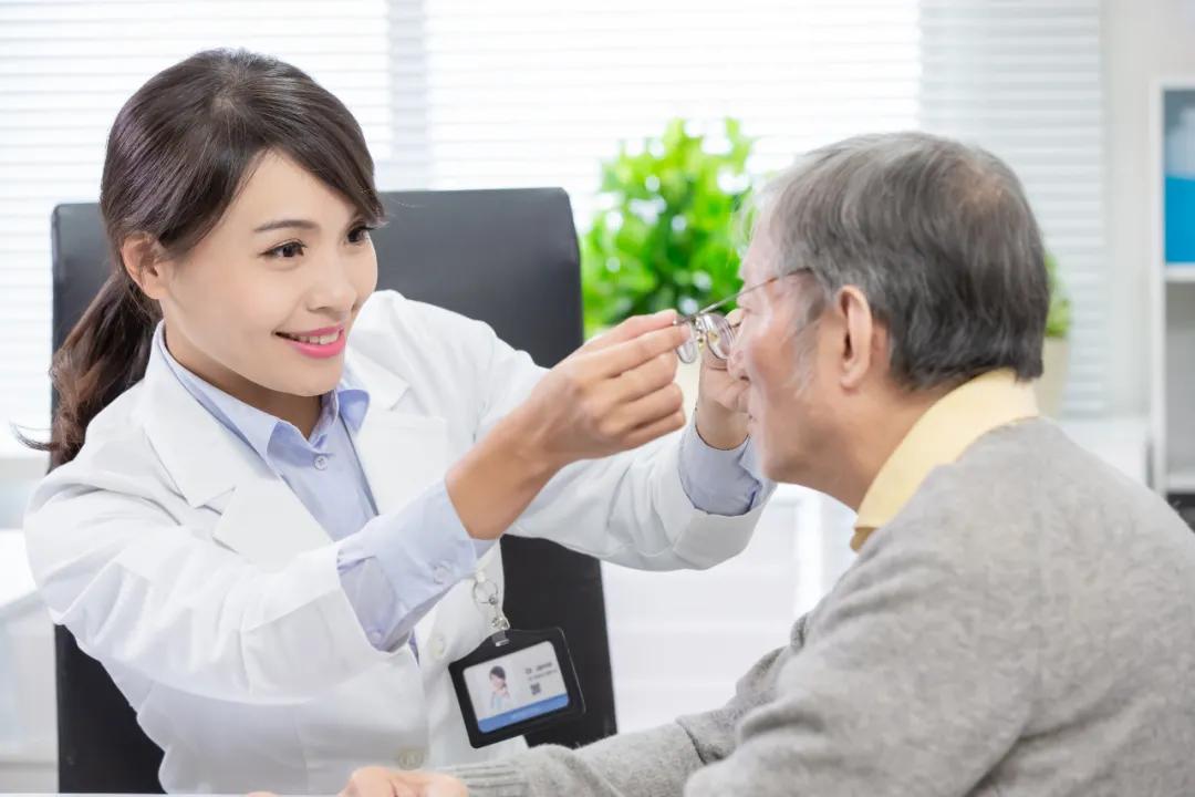 網(wǎng)上直接買(mǎi)的老花鏡，能戴嗎？